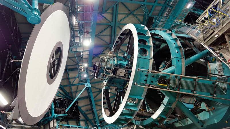 Una nuova finestra sull’Universo: il Rubin Observatory mostra oggi le sue prime immagini Il Rubin durante le operazioni di calibrazione